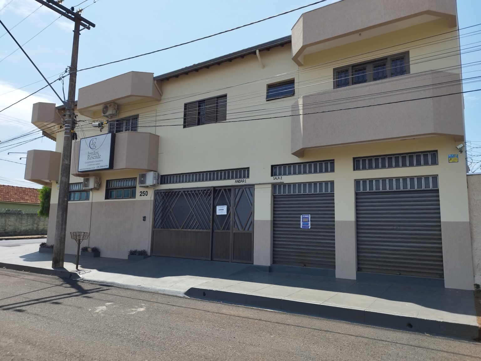 Fachada do escritório Irmãos Resende em Araguari